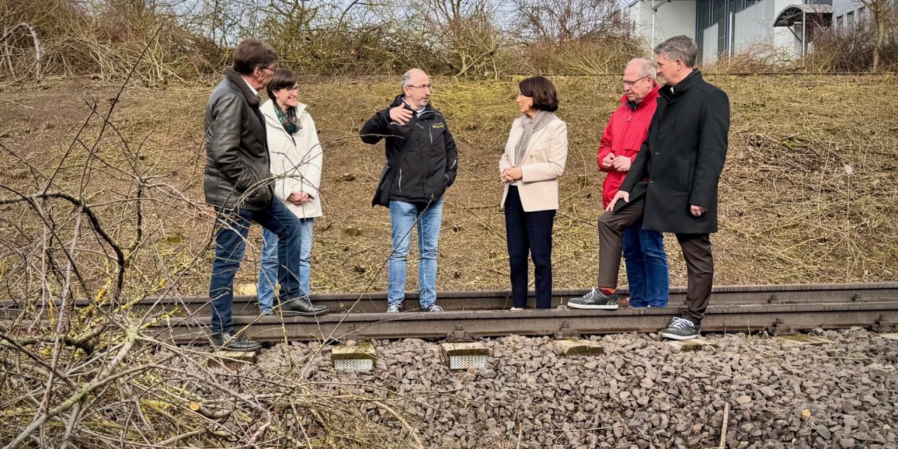 Start für neue Radachse: Alte Bahntrasse wird Radweg