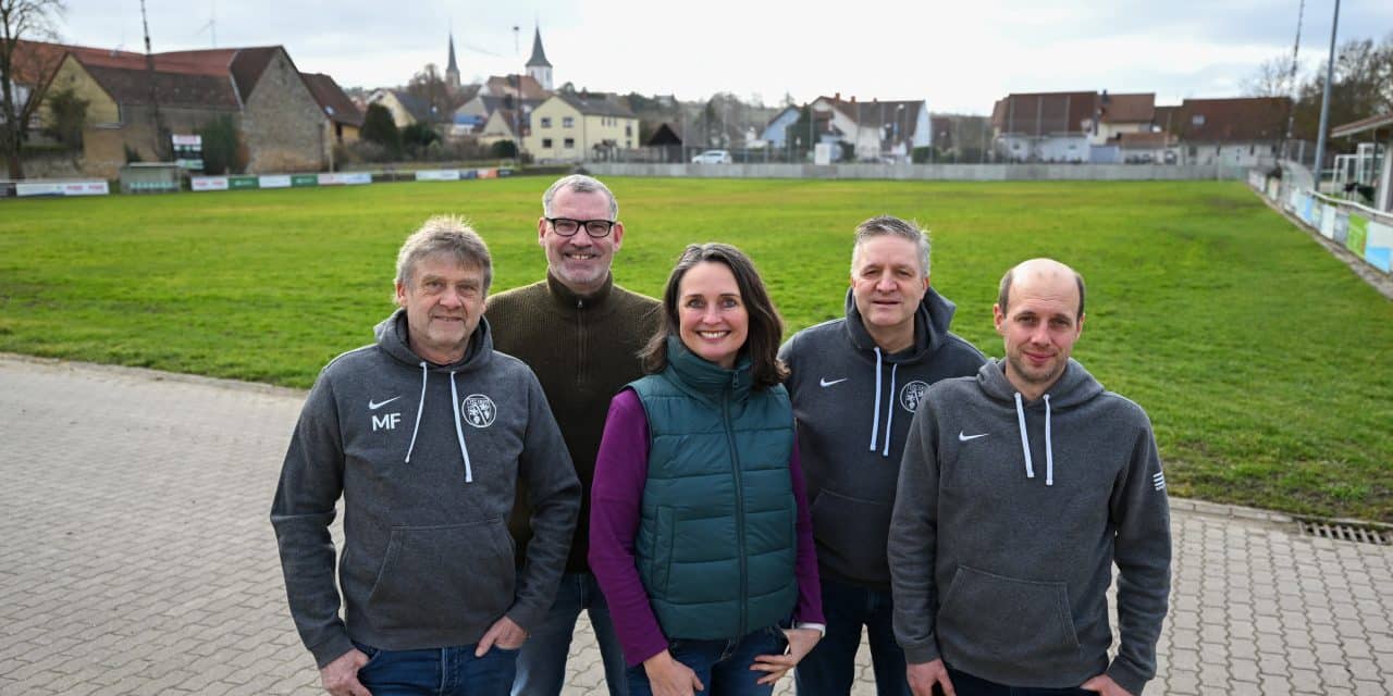 Land unterstützt Sport vor Ort: 240.000 Euro für Kunstrasen in Gundersheim