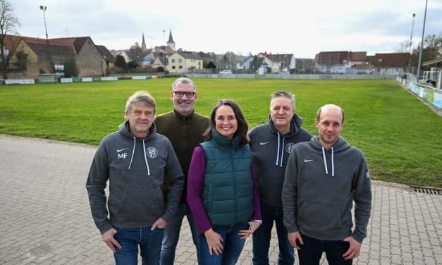 Land unterstützt Sport vor Ort: 240.000 Euro für Kunstrasen in Gundersheim