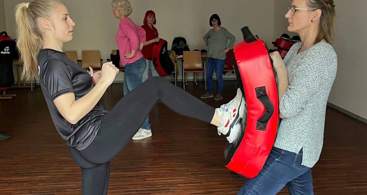 Sicher im Einsatz: Wormser Caritas stärkt Pflegekräfte mit Selbstverteidigungstraining