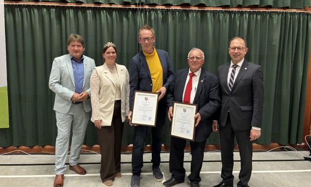 Auszeichnung für starke Stimmen der Kommunalpolitik: Verdienstplaketten verliehen