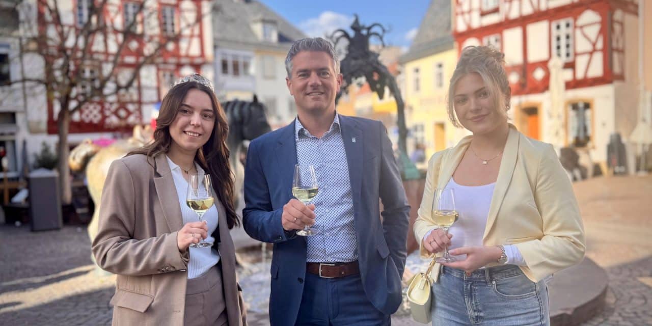Alzey hat eine neue Weinkönigin: Anna I. folgt auf Nicole I.