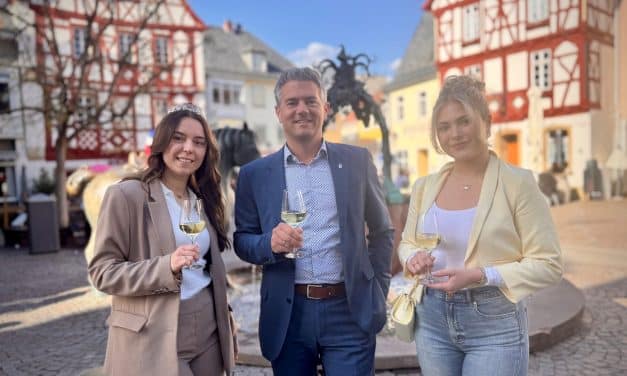 Alzey hat eine neue Weinkönigin: Anna I. folgt auf Nicole I.