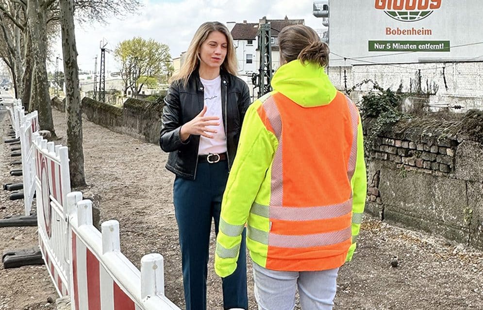 Aus Grau wird Grün: Entsiegelungsprojekt in Worms erfolgreich abgeschlossen