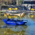 „Buwe-Boot“ im Luisenpark: Gondoletta jetzt in Blau für SV Waldhof Mannheim-Fans
