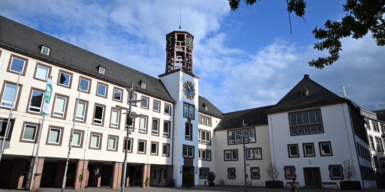 Rathausdach in Worms wird saniert: Start des ersten Bauabschnitts