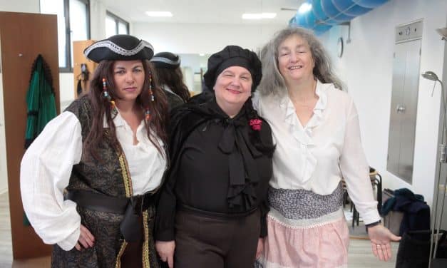 Commedia dell’arte im Lincoln Theater: vhs-Theaterwerkstatt zeigt „Nicht jeder Wahnsinn ist Unsinn“