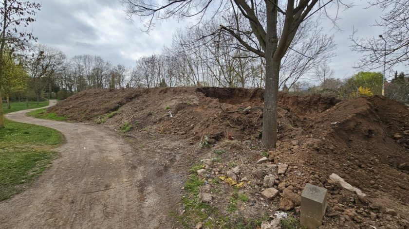 Erdmaterial vom Hauptfriedhof Hochheimer Höhe für Bürger verfügbar