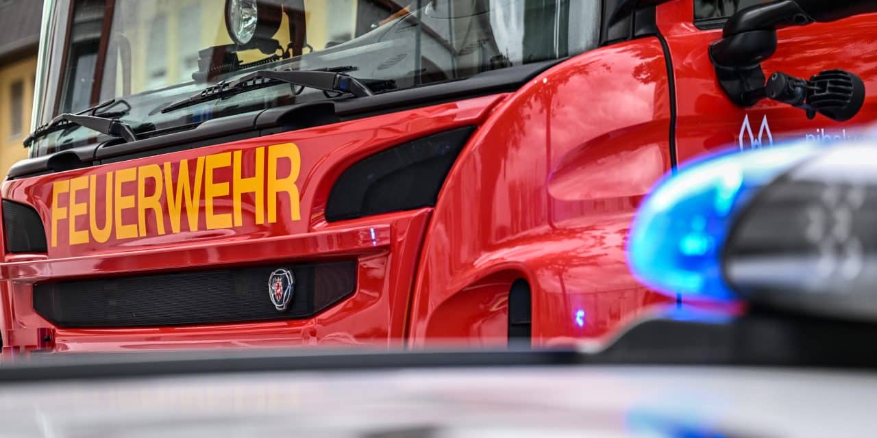 Dachstuhlbrand in Bolanden: Feuer greift auf Nachbarhaus über