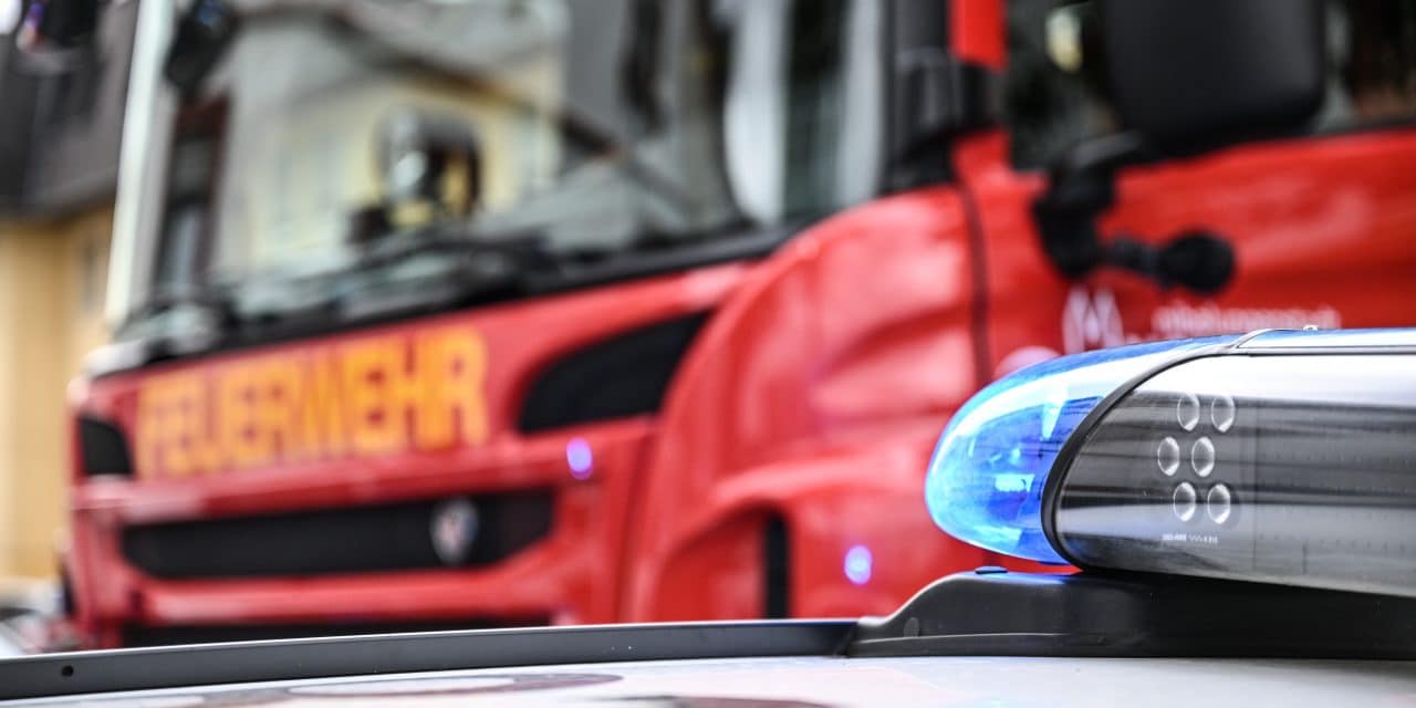 Knall in der Nacht: Einfamilienhaus in Bechtheim brennt – Familie bleibt unverletzt