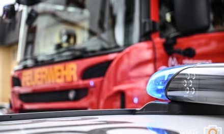 Knall in der Nacht: Einfamilienhaus in Bechtheim brennt – Familie bleibt unverletzt