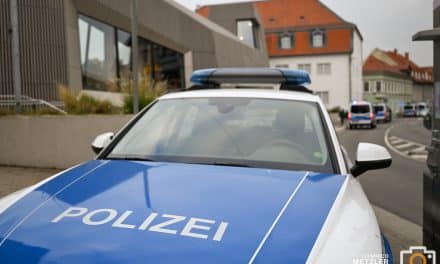 Dreiste Unfallflucht: Unbekannter beschädigt Dacia und verschwindet