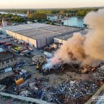 Großbrand in Worms: 200 Tonnen Abfall in Flammen – Rauch zieht bis nach Hessen