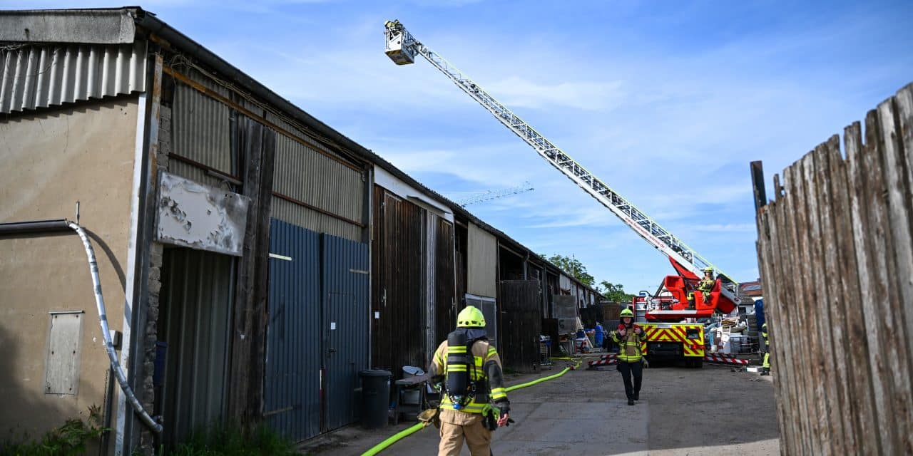 Flammen in Autowerkstatt: Feuerwehr verhindert Großbrand in Worms