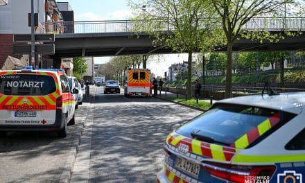 Mutige Rettungsaktion am Wormser Bahnhof: Autofahrer fängt stürzenden Mann mit seinem Wagen auf