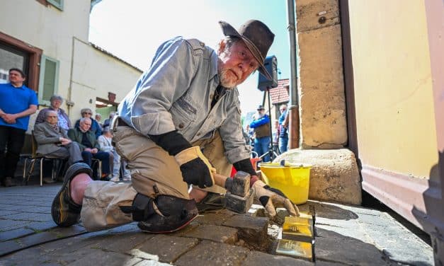 „Steine gegen das Vergessen“ Westhofen setzt erstes Zeichen der Erinnerungskultur