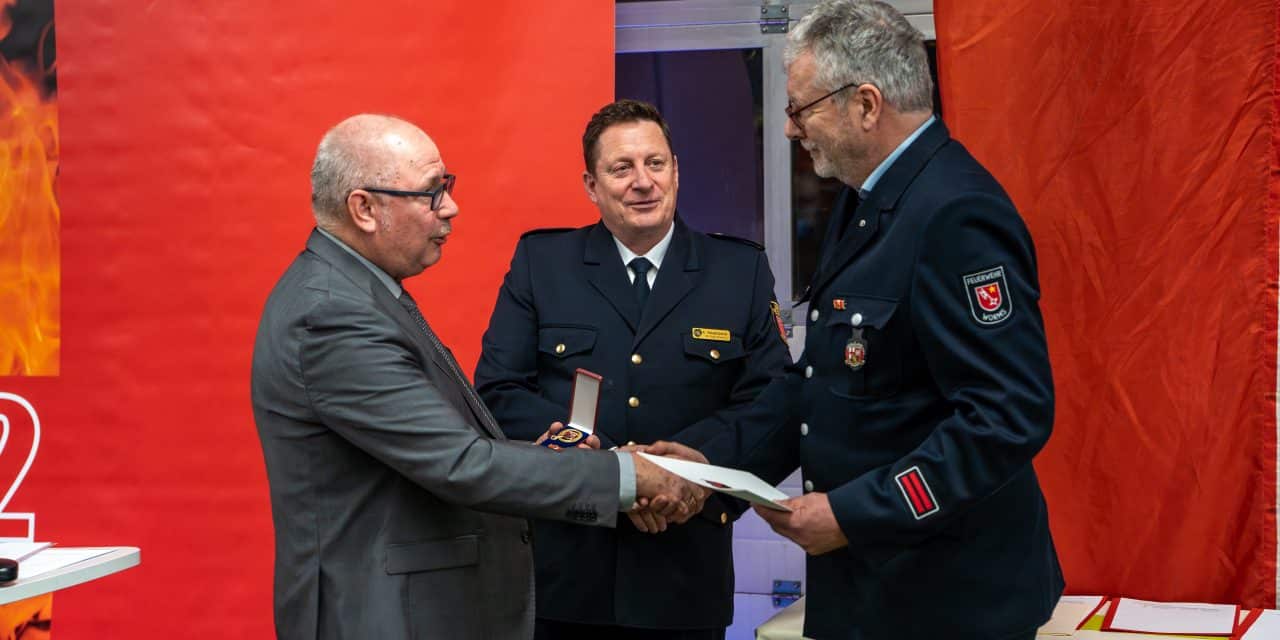 Feuerwehr Worms blickt auf intensives Jahr zurück – Kameradschaft im Mittelpunkt des Jahresempfangs