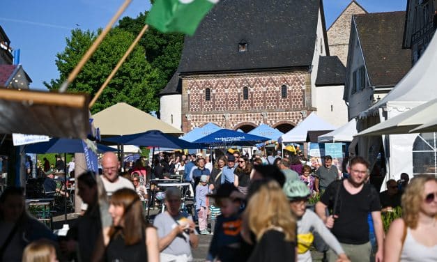 Lorsch feiert den Frühling: Stadtfest mit Musik, Pfingstrosen und verkaufsoffenem Sonntag