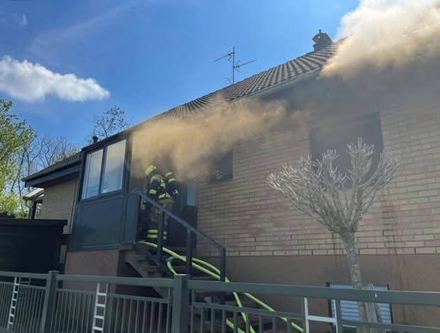 Zimmerbrand in Wormser Stadtteil: Zwei Bewohner verletzt – Haus vorerst unbewohnbar