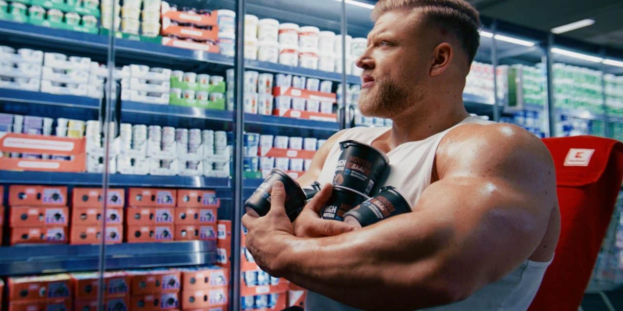 Fitness trifft Supermarkt: Bodybuilder Urs Kalecinski wirbt für Kaufland