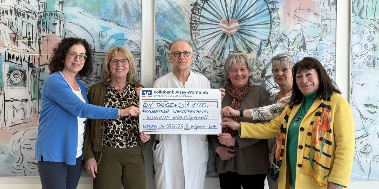 Mit Zwetschgenkuchen Gutes tun: Wiesoppenheimer Frauen spenden für Krebspatienten