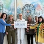 Mit Zwetschgenkuchen Gutes tun: Wiesoppenheimer Frauen spenden für Krebspatienten