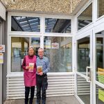 Mit der Brötchentüte in die Zukunft: Jugendberufsagentur erreicht Schülerinnen und Schüler im Landkreis