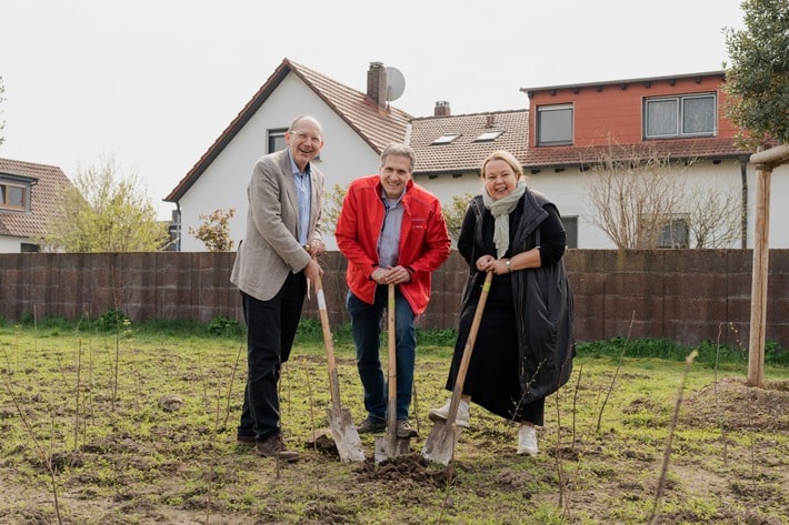 BAUHAUS pflanzt neue Waldinsel in Mannheim-Schönau