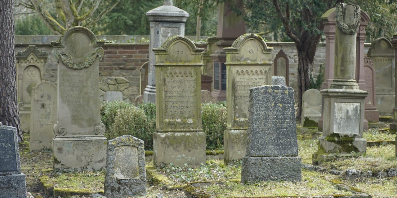 Gelegenheit zum Abschiednehmen: Trauerfeier für Sterbefälle ohne Familienangehörige