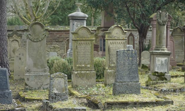 Gelegenheit zum Abschiednehmen: Trauerfeier für Sterbefälle ohne Familienangehörige