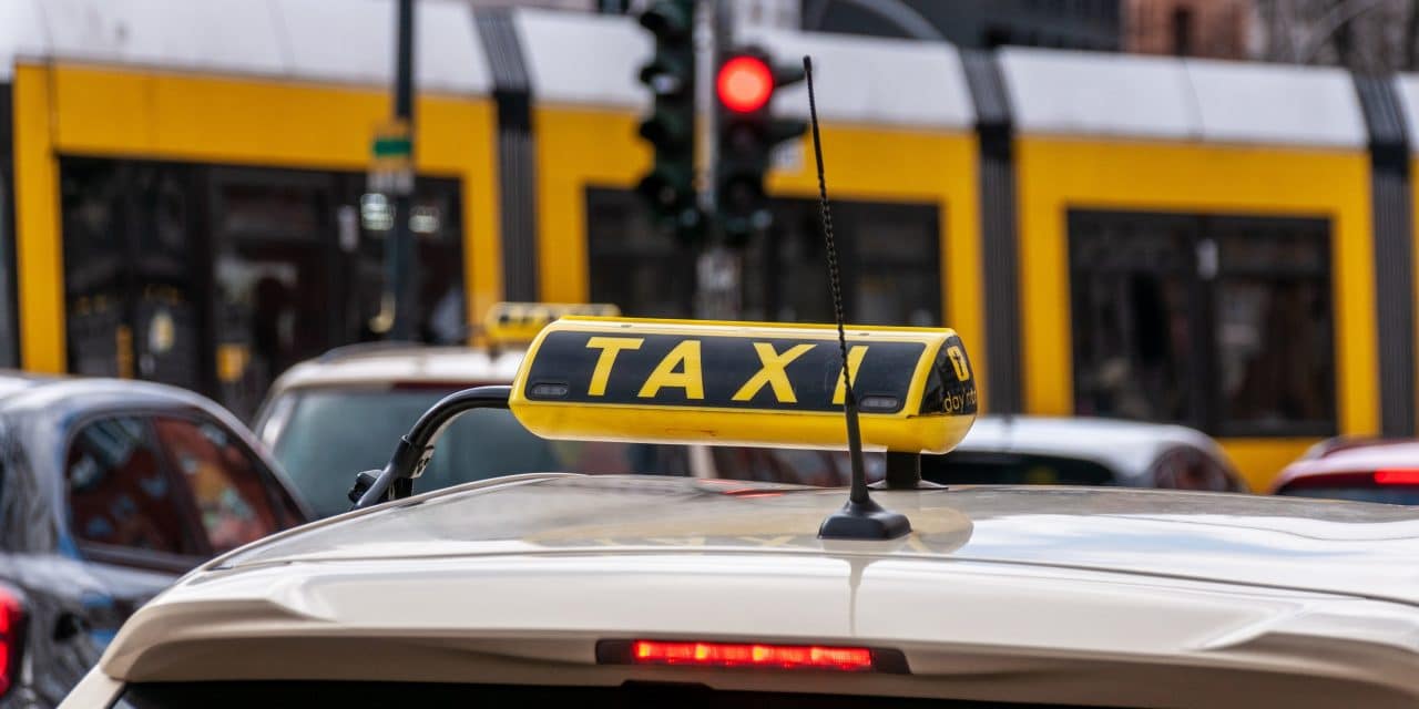 Landkreis führt befristeten Kraftstoffzuschlag für Taxifahrten ein