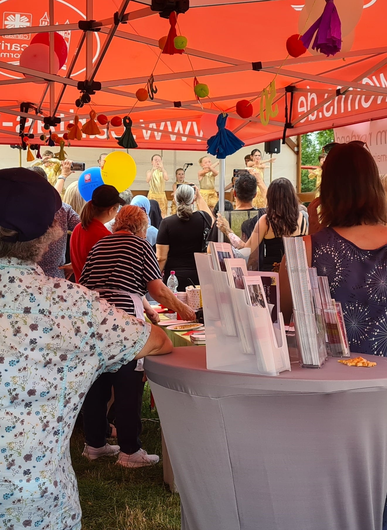 Bunt, kreativ, gemeinsam: „Zu Gast im Nordend“ feiert wieder Familienfest!
