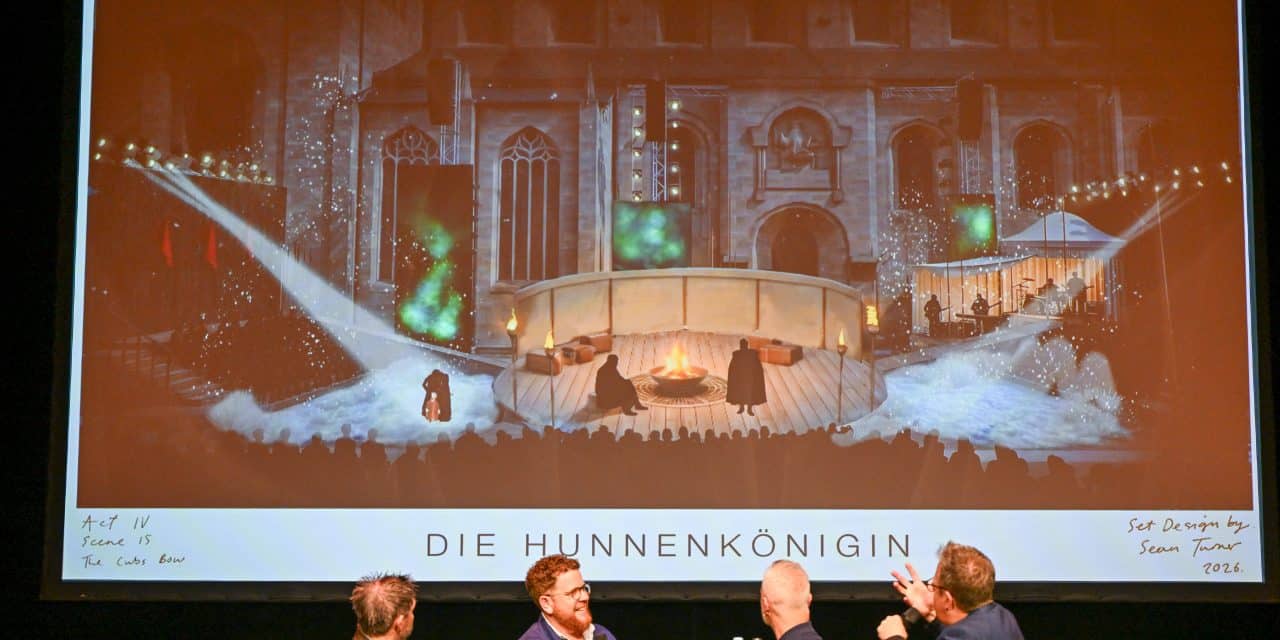 Theater hautnah: Neue Zuschauertribünen mitten auf der Festspielbühne