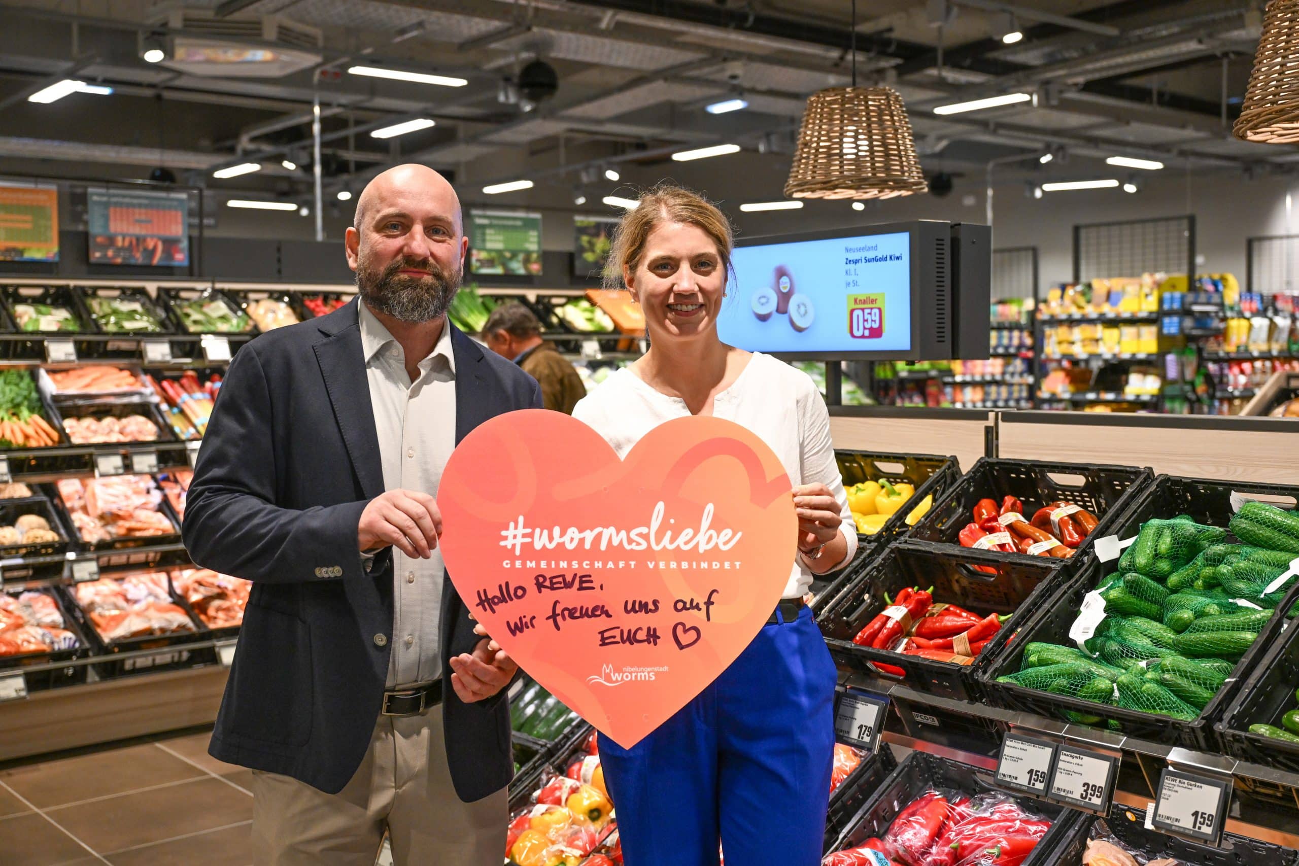 Neuer Rewe im ehemaligen Kaufhof eröffnet – Hoffnung für Wormser Innenstadt