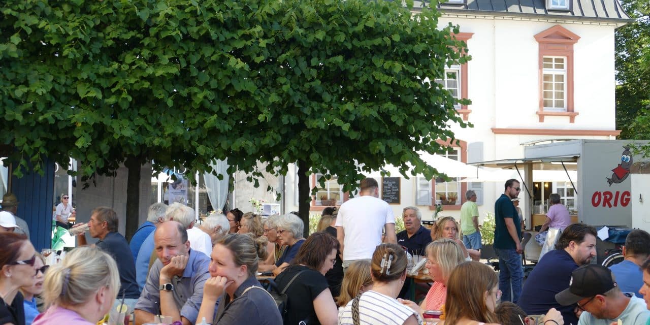 Genussvoller Feierabend in Lorsch: Dämmerschoppen startet in zweite Saison