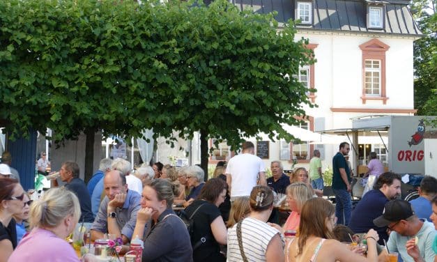 Genussvoller Feierabend in Lorsch: Dämmerschoppen startet in zweite Saison
