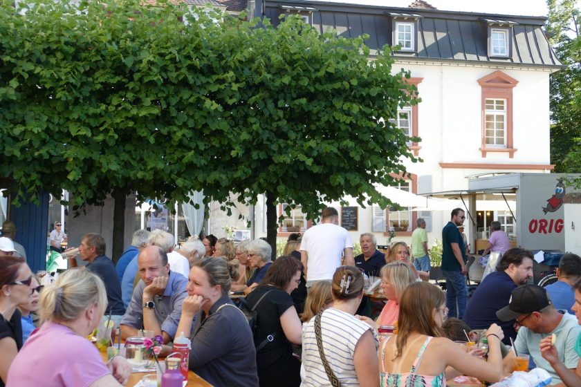 Genussvoller Feierabend in Lorsch: Dämmerschoppen startet in zweite Saison