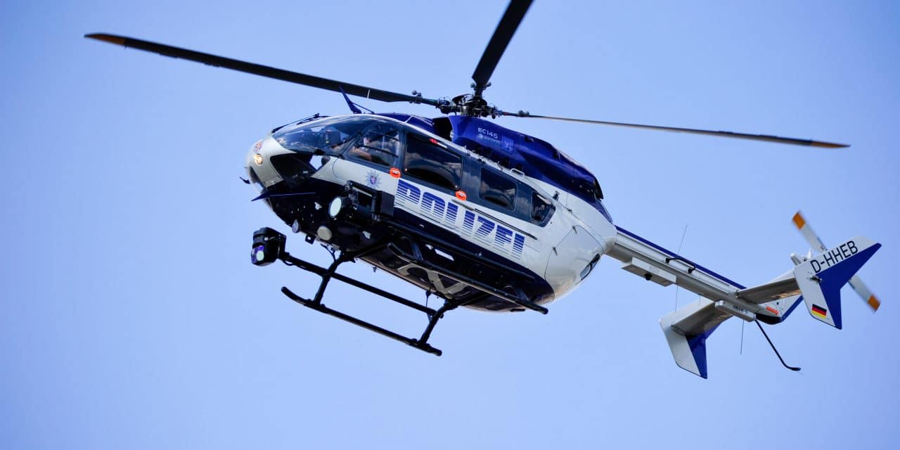Schwerer Quad-Unfall in Osthofen: Fahrer prallt gegen geparkten Pkw