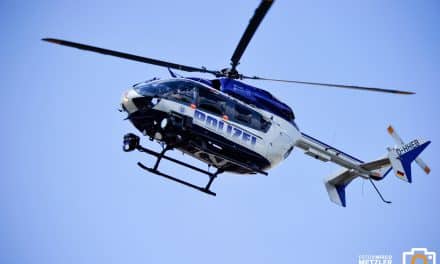 Schwerer Quad-Unfall in Osthofen: Fahrer prallt gegen geparkten Pkw