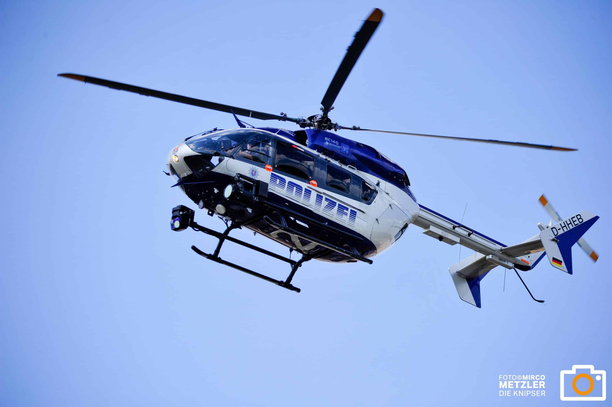 Schwerer Quad-Unfall in Osthofen: Fahrer prallt gegen geparkten Pkw