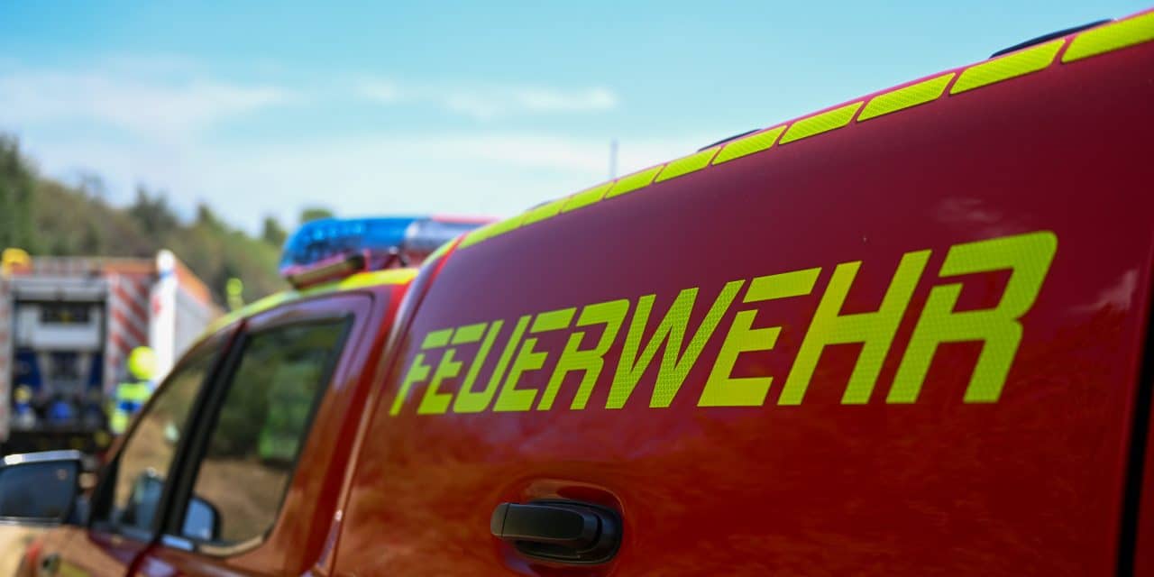 Feuer auf dem Dach: Defekt an Solaranlage löst Großeinsatz aus