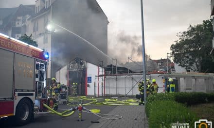 Flammen und Rauch im Nibelungenring: Werkstattbrand löst Großeinsatz in Worms aus