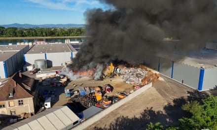 Erneut Großbrand in Worms: Schwarze Rauchsäule über der Stadt sichtbar