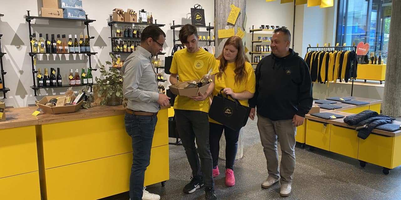 Ausbildung im Praxisformat: Dirk Beyer besucht Projekt „Alles inklusive“ am Wormser Obermarkt