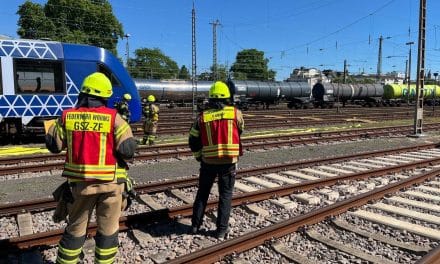 Feuerwehr sichert Leck an Kesselwagen im Güterbahnhof