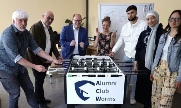Hochschule Worms: Neuer Tischkicker soll Austausch und Begegnung fördern
