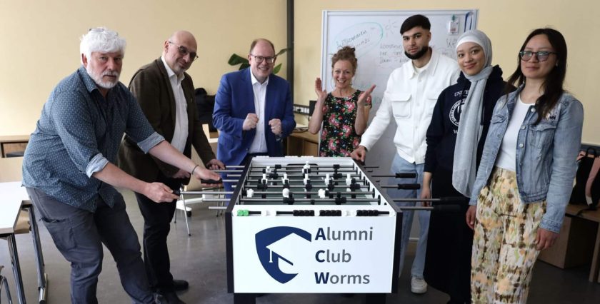 Hochschule Worms: Neuer Tischkicker soll Austausch und Begegnung fördern