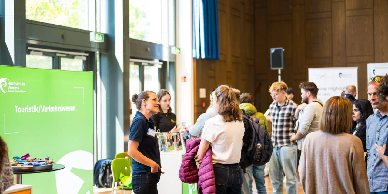 Hochschule Worms öffnet Türen: Viele Besucher beim Hochschulinformationstag