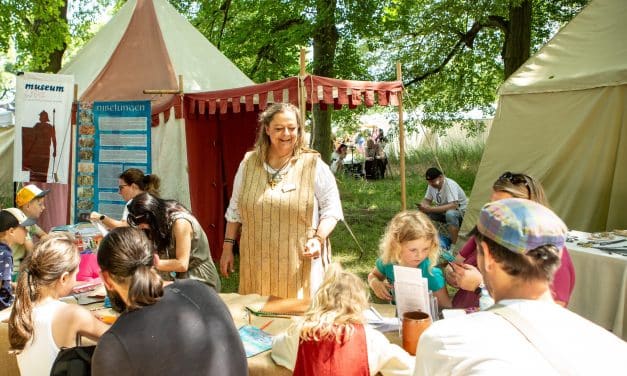 Metallprägen für Kinder: Museum live beim Wormser Spectaculum dabei