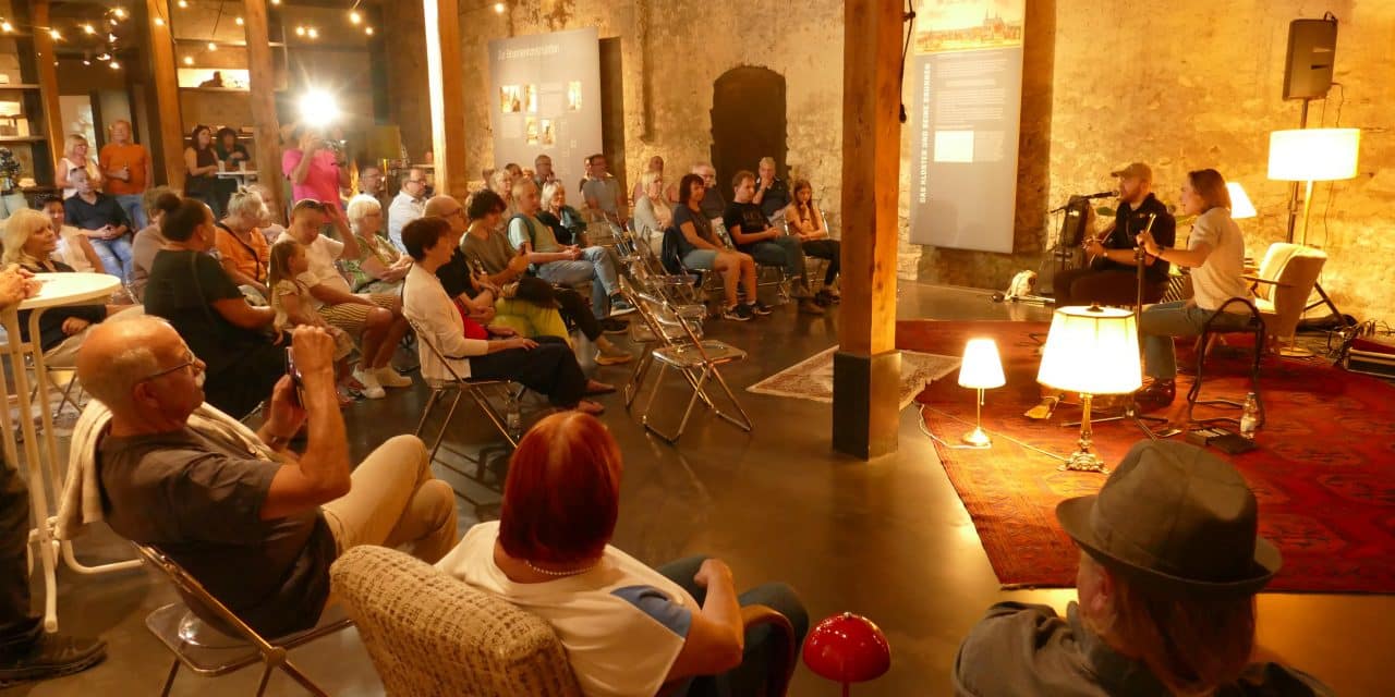 Show Depot geht in die zweite Runde in Lorsch: Konzertabend in besonderer Wohnzimmer-Atmosphäre